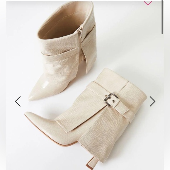 Ankle Boot - Picture 2 of 9